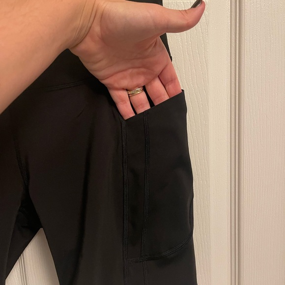 Athleta Ultimate Stash 7in Black Women's Bike Shorts - M - Picture 3 of 5